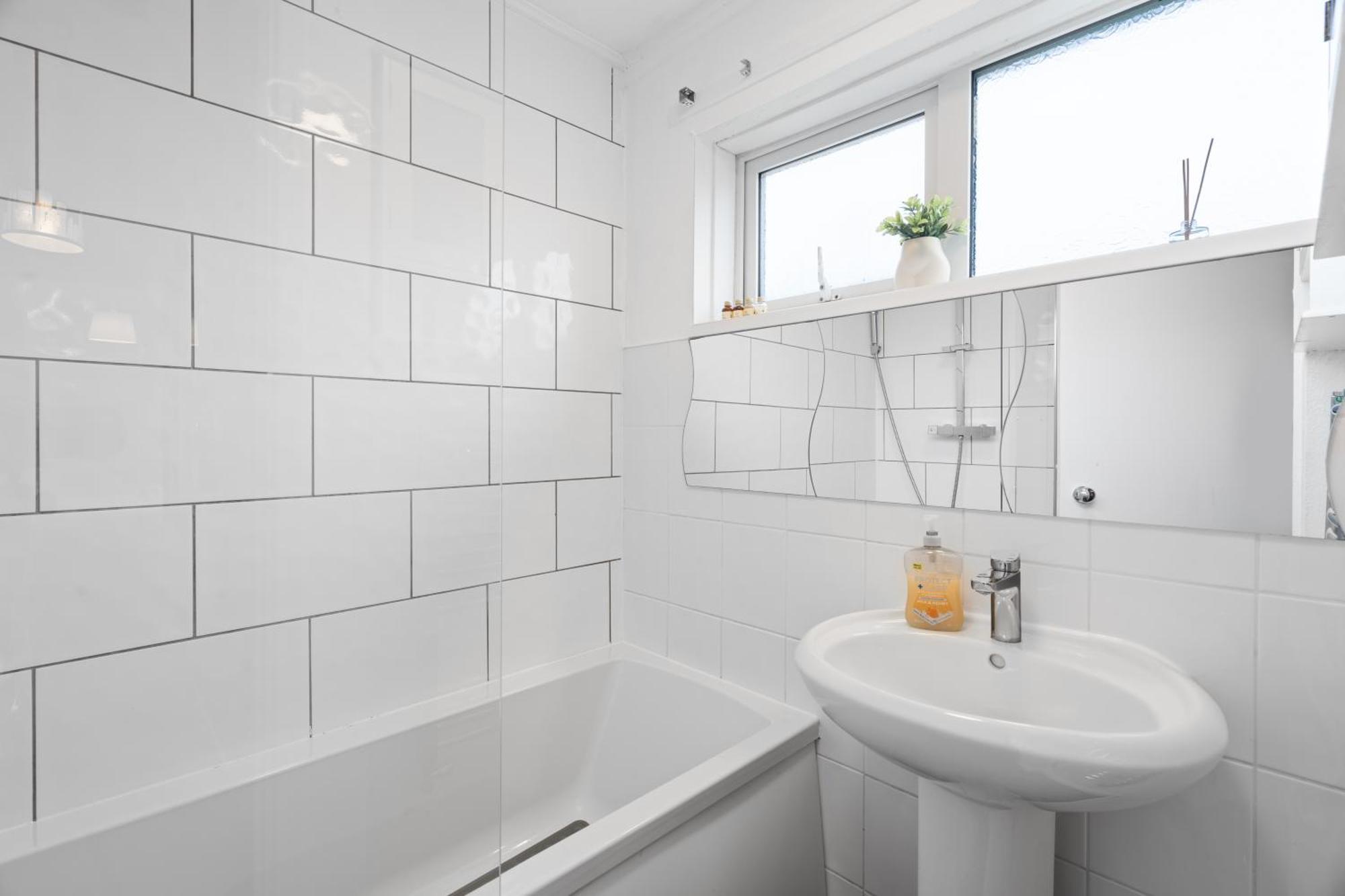 A Charming 3 Bed Home Next To Nec And Birmingham International Airport Marston Green Zewnętrze zdjęcie